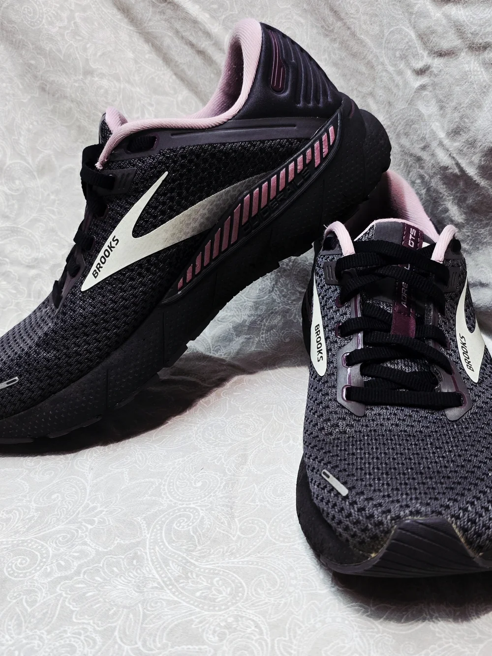 Brooks Adrenaline GTS 22 Women's Running Shoes Black Pink Size 10 B Medium